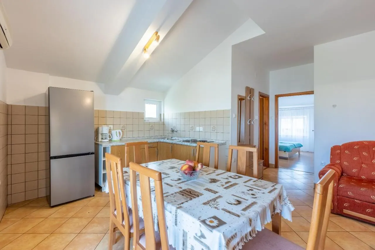 Kijara Apartmani Crikvenica 0*,